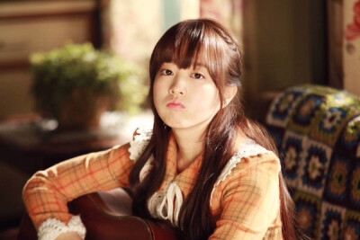 韓國初代國民妹妹，曾慘遭金範戀情背叛，後歷經4次手術險些截肢