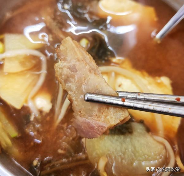 不是西塔味兒的醬湯，泡飯配免費自助小菜，最後喝得一滴不剩