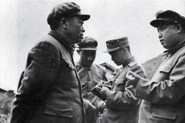 雙槍女俠懷孕4月，為掩護紅軍被敵人砍頭，朱德大哭：她是為了我