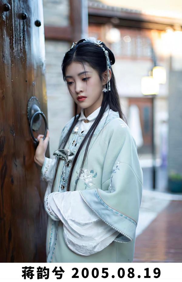 原來小說裡十幾歲傾國傾城是真的!不愧是從小美到大,顏值好能打 原來小說裡十幾歲傾國傾城是真的!不愧是從小美到大,顏值好能打