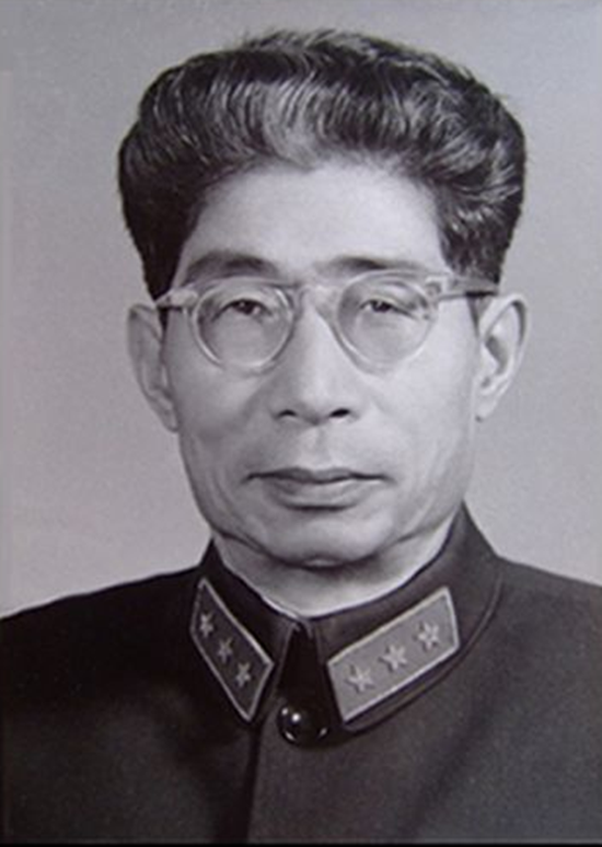 第一位入黨的開國將軍，送鄧公三件寶，毛主席：傅主任還是副主任