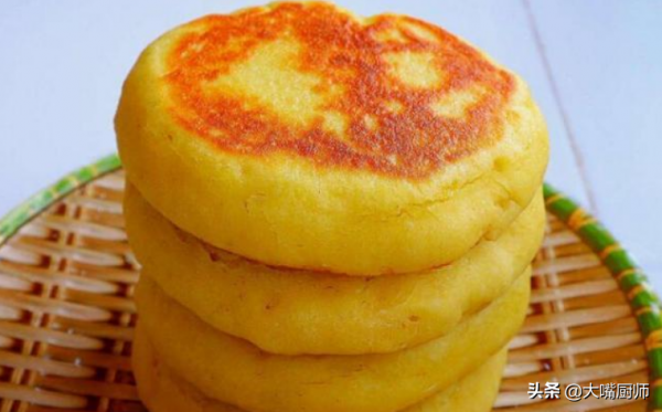 玉米麵加雞蛋，用開水一燙，做出快手早餐，膨鬆柔軟，比包子好吃