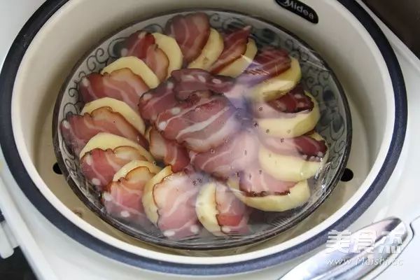 土豆新吃法，不用燉炒炸，更不用加油鹽，卻能好吃下飯到逆天