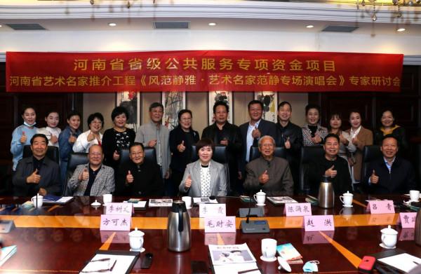 從藝40餘年演了50餘部戲，“做人做事，她都是標杆”