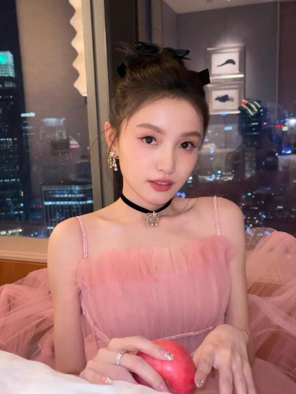 鳳凰網時尚之選：陳數、許佳琪、李若彤、尼坤、袁冰妍、INTO1