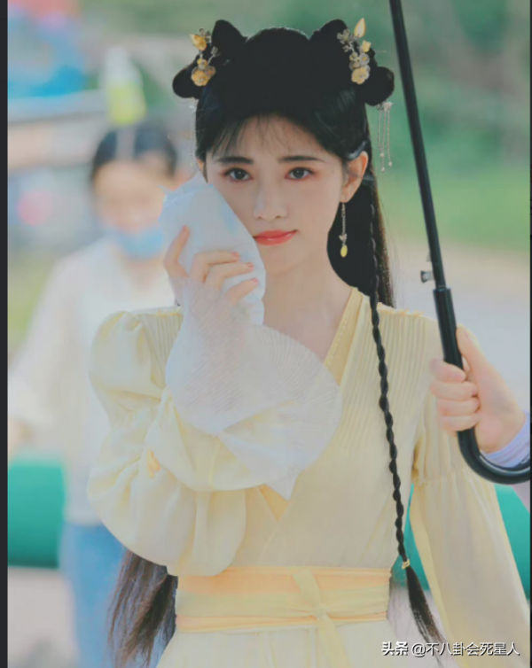 鞠婧禕古裝新劇成正面例子，頭套、妝發不敷衍，其餘劇組趕快學