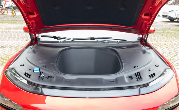 國產小鵬P7,續航里程670公里,價格位元斯拉Model3低 國產小鵬P7,續航里程670公里,價格位元斯拉Model3低