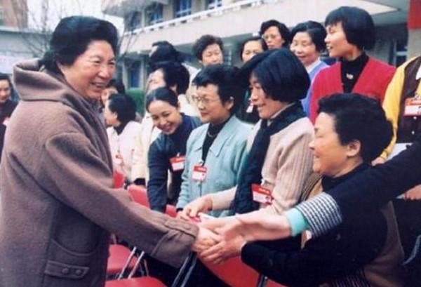 “女副總理”陳慕華：終年90歲，新中國成立後找到二女兒