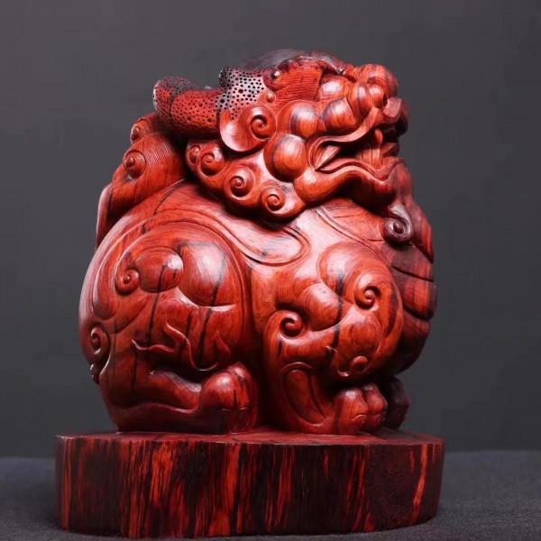 無所謂別人喜不喜歡，依然如此執著的雕紫檀瑞獸！這，才是湘工