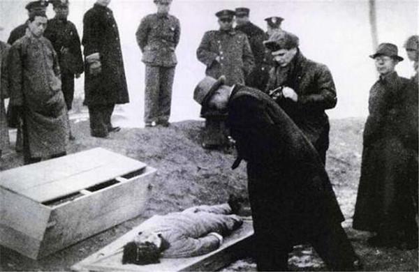 川島芳子槍決過程：戴著口罩前往槍決現場，腦袋被槍打破面目全非