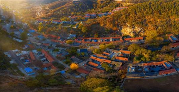 遠山溪流、古色建築、天然山貨……裡口山美得讓人心動