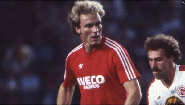 德國戰神魯梅尼格，不是10號的10號，與球王之間只差一座世界盃