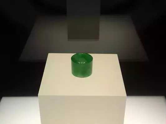 價值2億的翠扳指,是大太監李蓮英戴過的? 價值2億的翠扳指,是大太監李蓮英戴過的?