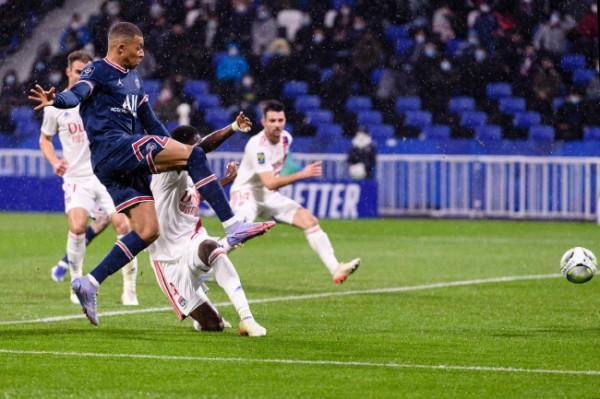 從領先19分到領先11分，不僅巴黎持續掉點，且姆皇還遭遇囧事