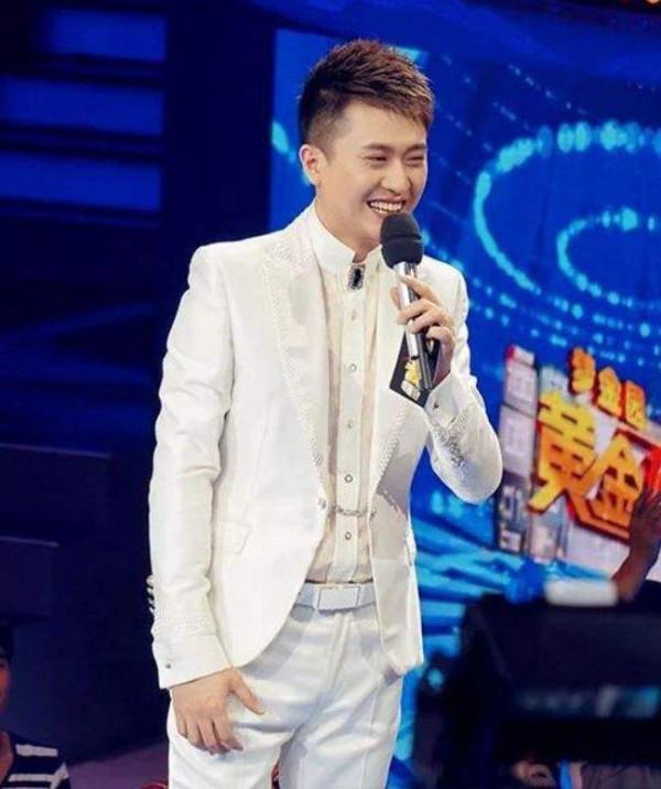 央視主持楊帆：暗戀張蕾8年，娶青梅竹馬妻子，女兒成漏風小棉襖