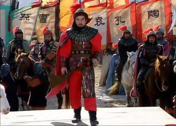 董卓一手好牌硬給打壞，真正想滅董的軍閥只有曹操、孫堅