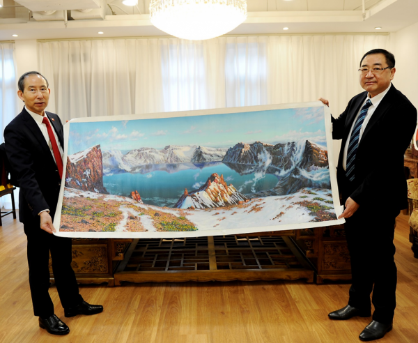 龍宇翔會見朝中經濟文化交流協會執行會長金永春一行