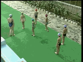 爬泳與仰泳前滾翻轉身的兩個動作要領和五個練習方法