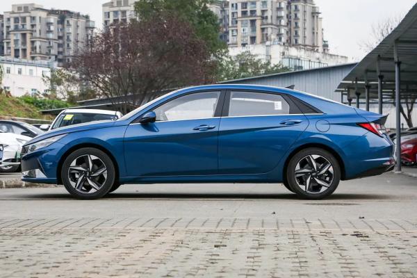 有顏有料，十萬級合資車型首選，到店體驗第七代伊蘭特