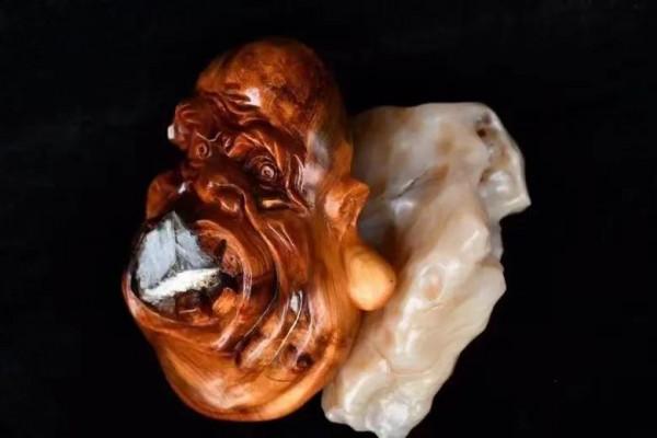 醜醜的卡西莫多！好別緻的崖柏手工雕刻把件