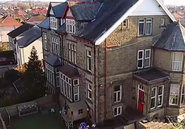 英國女子45歲生娃21個，懷孕就生下來，家裡像幼兒園