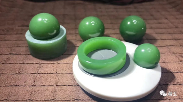 那些極為特殊的和田玉手鐲,誰不想擁有一個 那些極為特殊的和田玉手鐲,誰不想擁有一個