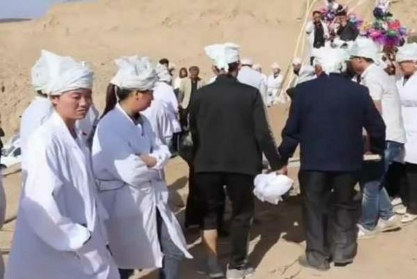 農村殯葬改革，土葬好還是火葬好？