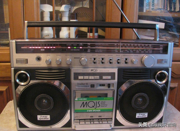 80年代在日本進口的東芝RT-8890S 行動式收錄一體機音響