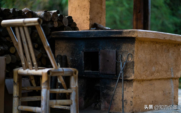 為什麼農村建省柴灶要設“攔火圈”？很多人不清楚其原理