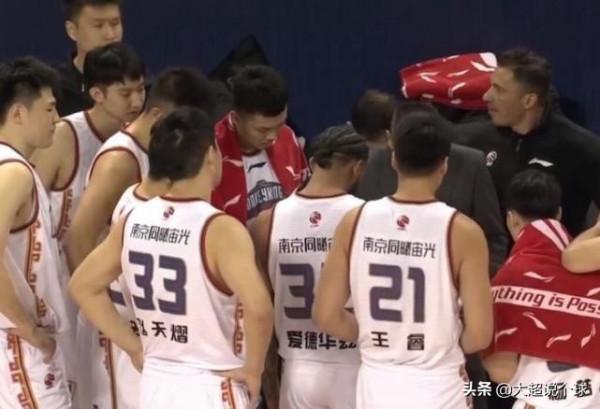 狂勝41分!首鋼打爆倒數第一,林書豪12中4仍被誇,蘇群點評到位 狂勝41分!首鋼打爆倒數第一,林書豪12中4仍被誇,蘇群點評到位