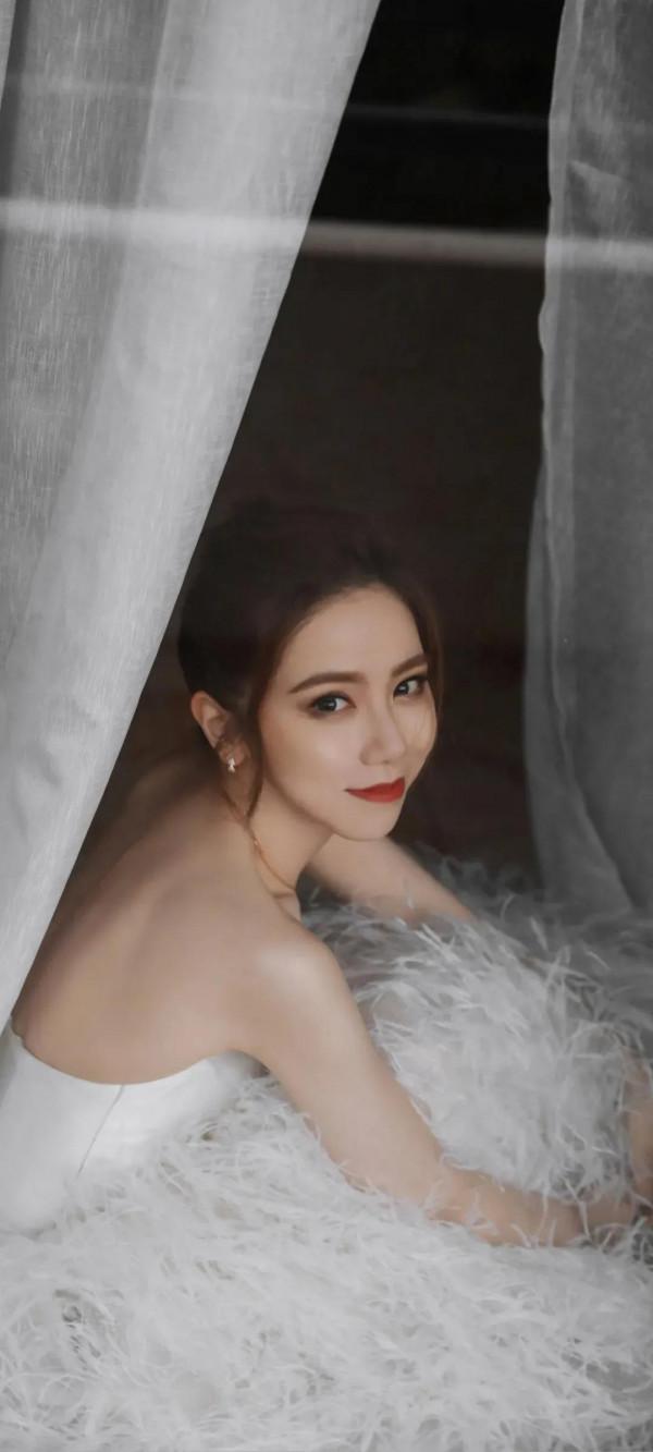 鄧紫棋桌布｜窈窕神女顏