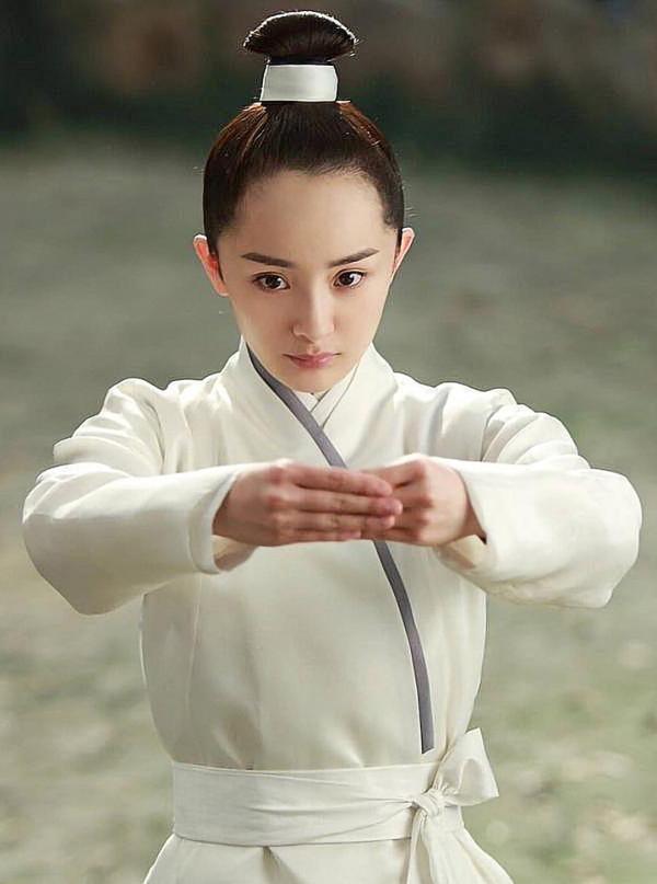 “女扮男裝”帥氣襲人的女演員，我只服這4位！有人還撞臉鹿晗