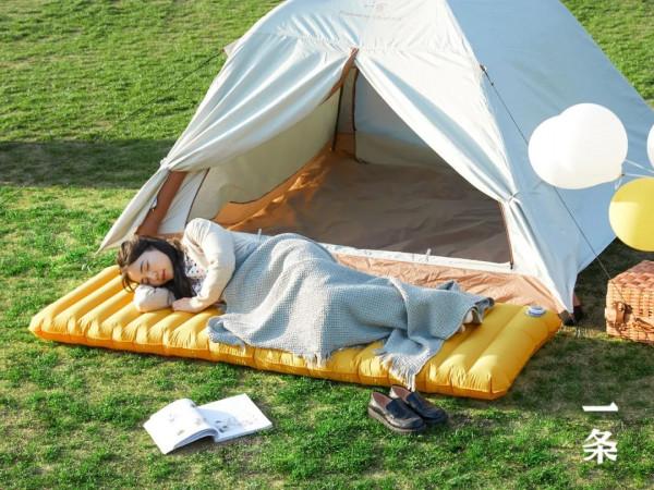 等下個晴天，咱們帶著這套自動充氣帳篷、床墊，去露營吧