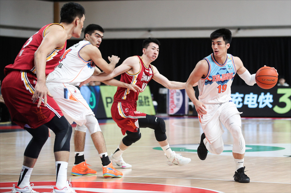 邢志強25分費爾德25+8+12 於德豪20+12+8新疆不敵山西