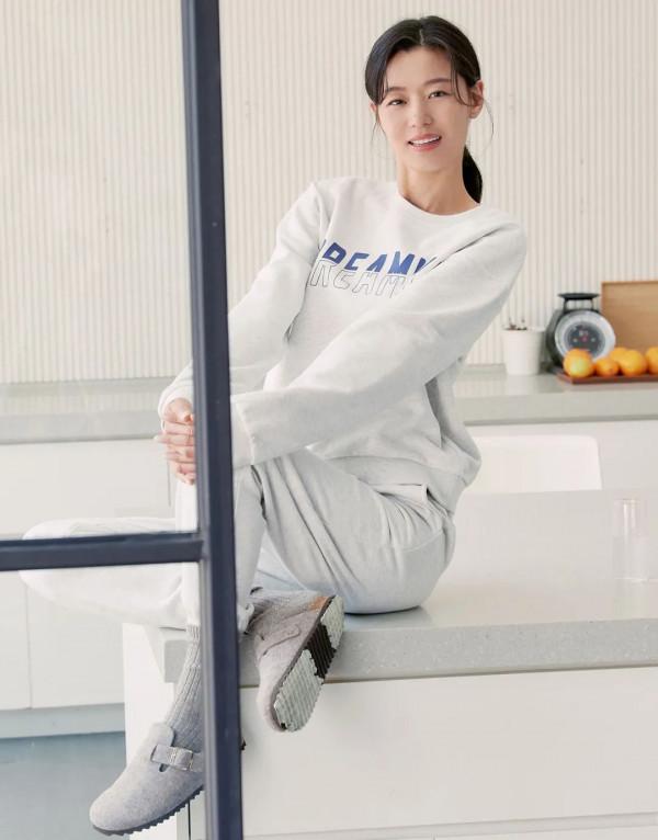 可惡,又被41歲的全智賢“裝”到了 可惡,又被41歲的全智賢“裝”到了