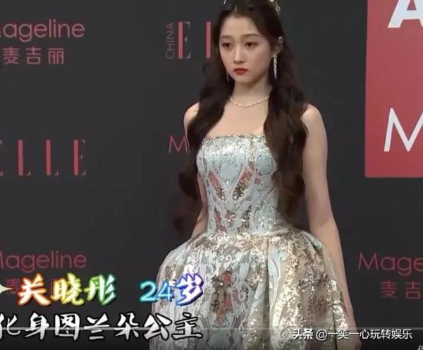 女星紅毯長髮披肩,躲過景甜,逃過劉詩詩,卻被伊能靜美貌破防了 女星紅毯長髮披肩,躲過景甜,逃過劉詩詩,卻被伊能靜美貌破防了