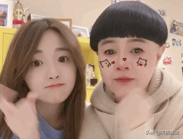 金龜子22歲女兒近態曝光，大眼長髮似張含韻，母女同框互動好有愛