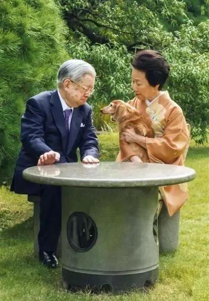 日本皇室現存成員僅十七名，民眾普遍擔心能否存續