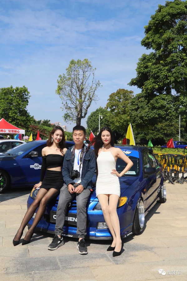 經典的馬自達323依然還有很多人玩，只需7000塊就能買來快樂