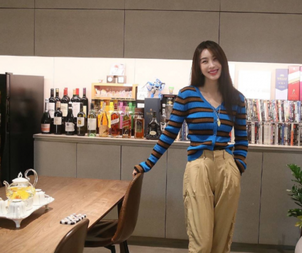 品牌才是最會玩輿論的吧？先發孟美岐緊接著發李菲兒彌補？