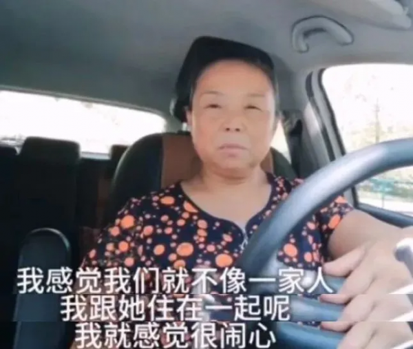 56歲“拋夫棄女”自駕遊的蘇敏,出走一年現在怎麼樣了? 56歲“拋夫棄女”自駕遊的蘇敏,出走一年現在怎麼樣了?