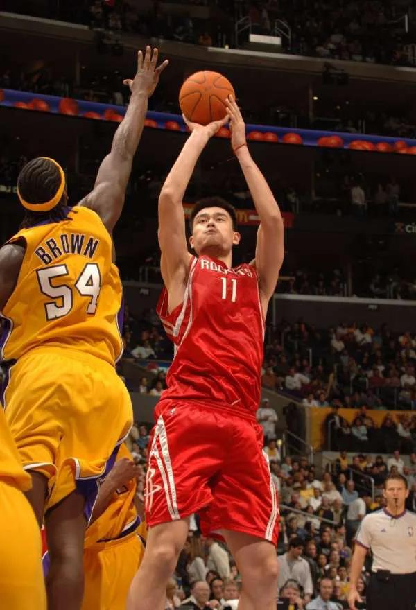 如果姚明能像大加一樣健康的打那麼多年，成就會怎樣