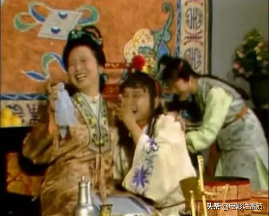 ​年少看不起劉姥姥，長大後才明白：她才是《紅樓夢》最智慧的女人