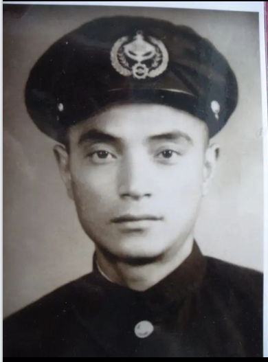 每一個軍人都值得尊敬:五十年代軍裝照,想不到爺爺們曾經這麼帥 每一個軍人都值得尊敬:五十年代軍裝照,想不到爺爺們曾經這麼帥