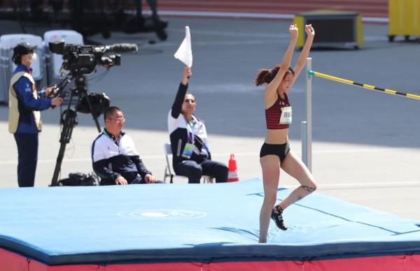 絕地一跳換來金牌！這位19歲上海姑娘代表中國跳高未來