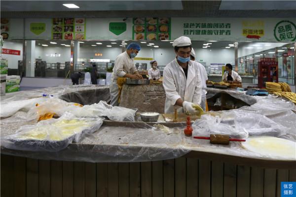 烏魯木齊市饢文化產業園:見識了饢的花式吃法,饢吃一個月不重樣 烏魯木齊市饢文化產業園:見識了饢的花式吃法,饢吃一個月不重樣