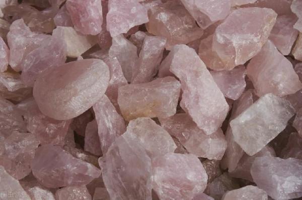 部隊常年駐紮！中國最有價值的湖泊，察爾汗湖究竟有多特殊？