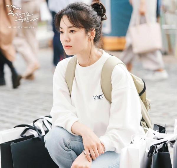 宋慧喬新劇穿搭水平開掛!用百元單品打造chic風,超適合秋冬 宋慧喬新劇穿搭水平開掛!用百元單品打造chic風,超適合秋冬