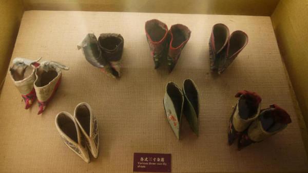 臺兒莊古城“三寸金蓮”展館參觀（2）