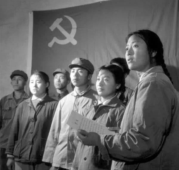 1949年，重慶商販街頭撿個小孩，看報紙才知道是渣滓洞倖存者